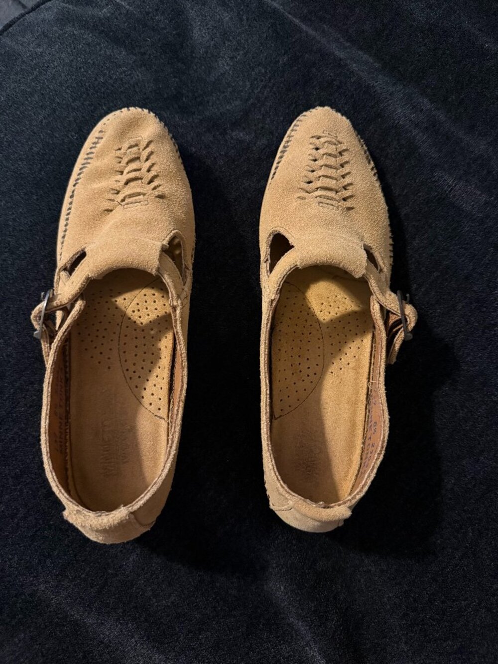Womens Minnetonka moccasins size 8.5